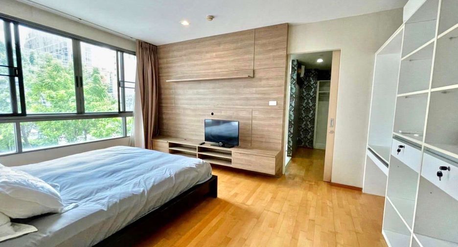 For rent 2 bedrooms condo in Khlong Toei, Bangkok