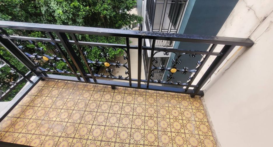 À louer 4 chambres maison de ville à Watthana, Bangkok