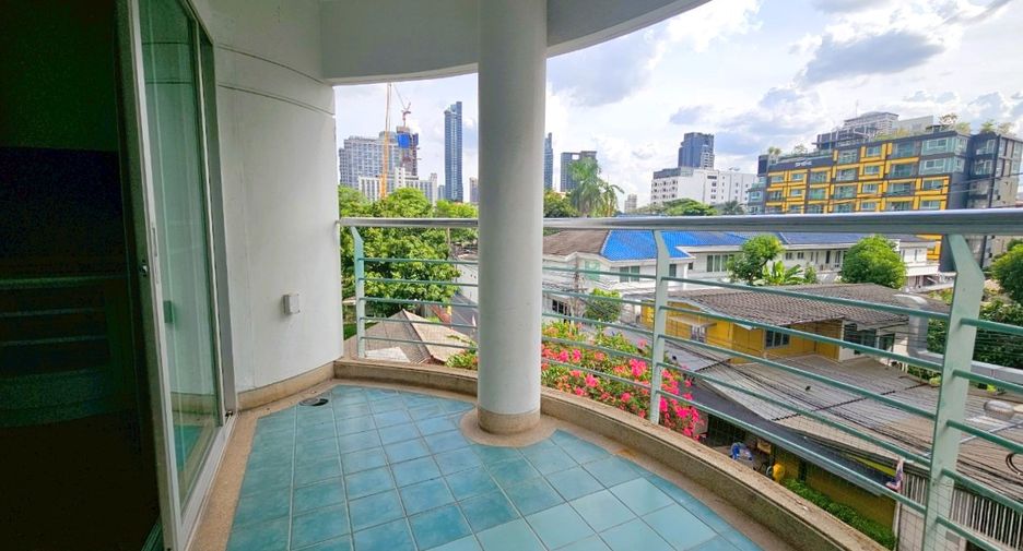 For rent 3 bedrooms condo in Watthana, Bangkok