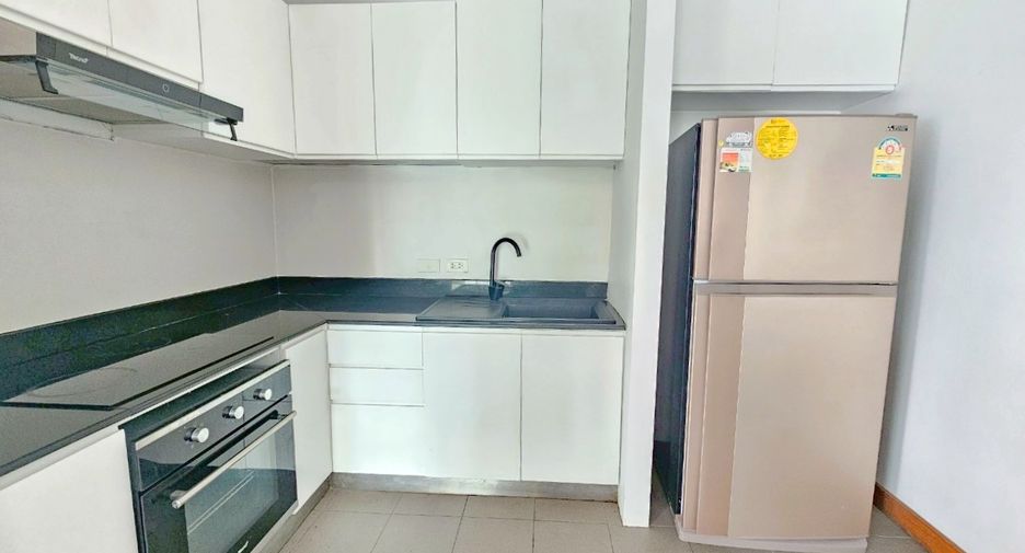 For rent 3 bedrooms condo in Watthana, Bangkok
