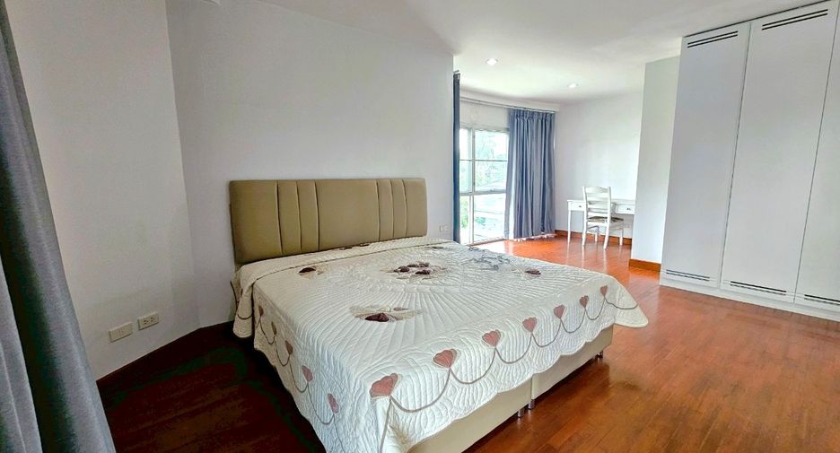 For rent 3 bedrooms condo in Watthana, Bangkok