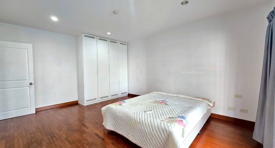 For rent 3 bedrooms condo in Watthana, Bangkok