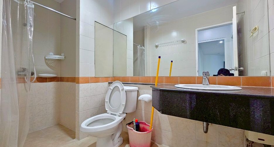 For rent 3 bedrooms condo in Watthana, Bangkok