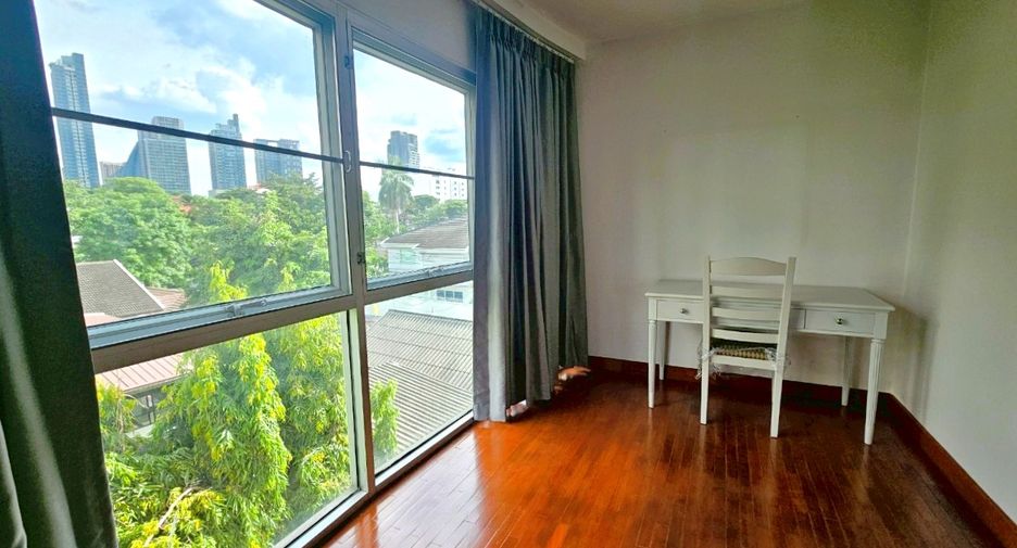 For rent 3 bedrooms condo in Watthana, Bangkok