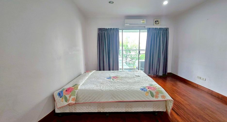 For rent 3 bedrooms condo in Watthana, Bangkok