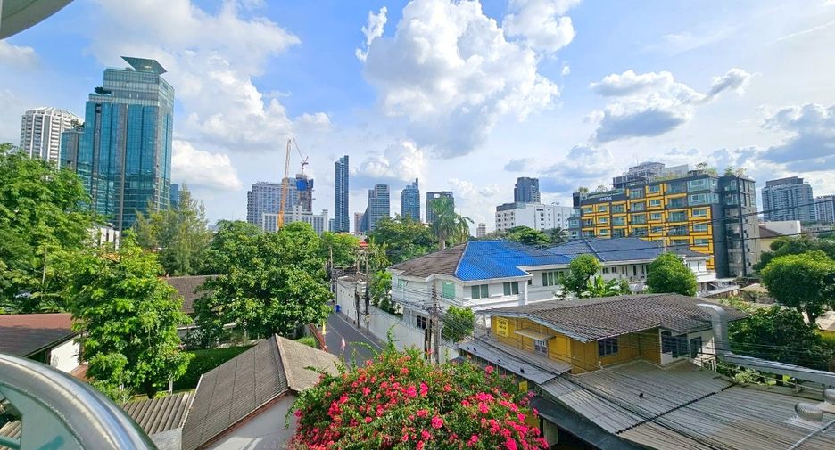 For rent 3 bedrooms condo in Watthana, Bangkok