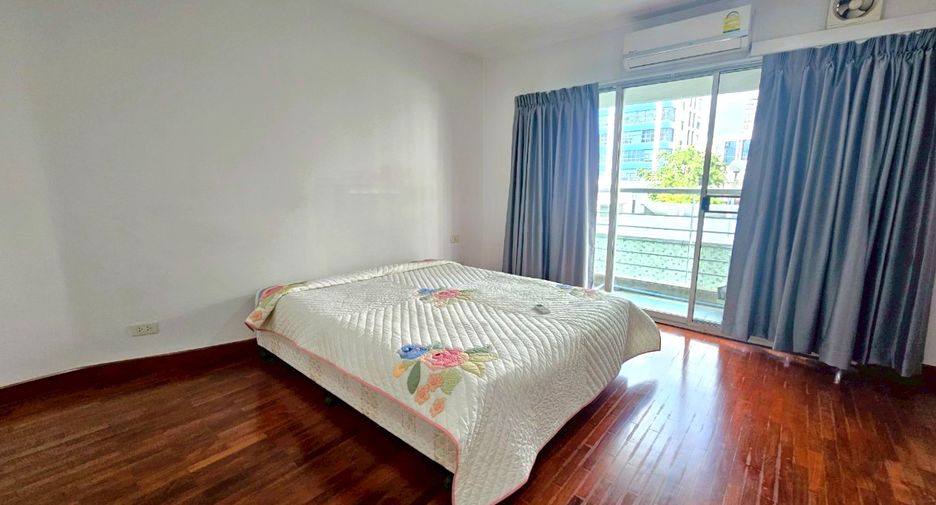 For rent 3 bedrooms condo in Watthana, Bangkok