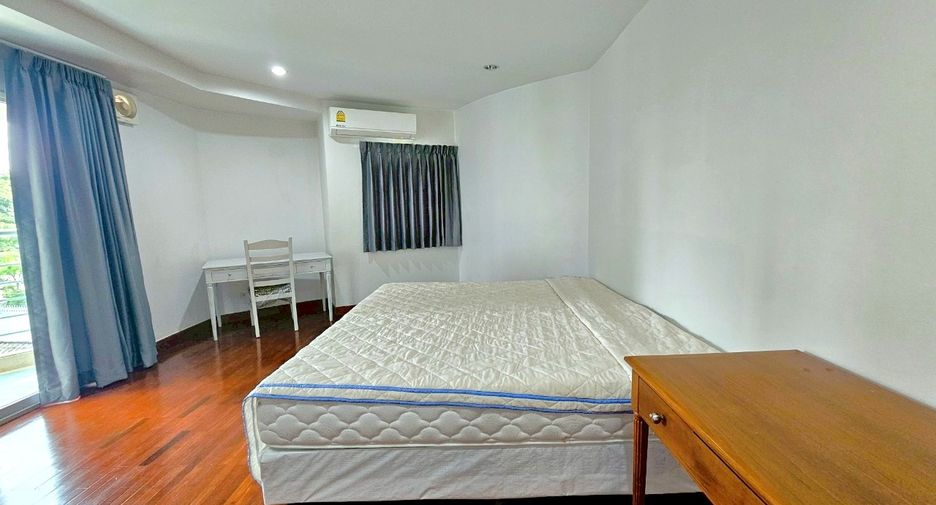 For rent 3 bedrooms condo in Watthana, Bangkok