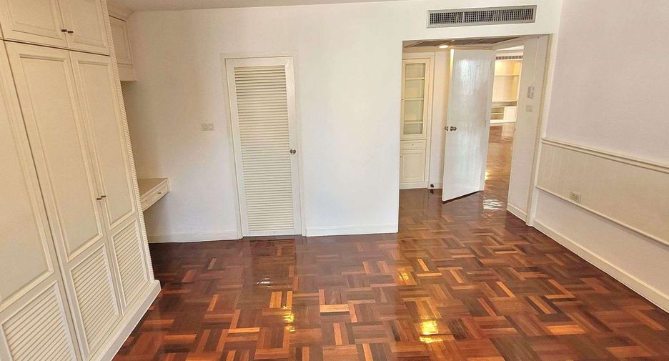 Condo en alquiler de 3 habitaciones en Watthana, Bangkok