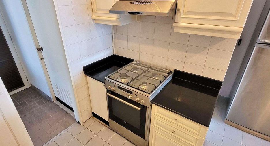 Condo en alquiler de 3 habitaciones en Watthana, Bangkok