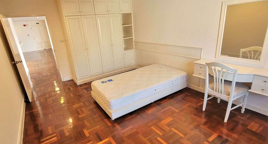 Condo en alquiler de 3 habitaciones en Watthana, Bangkok