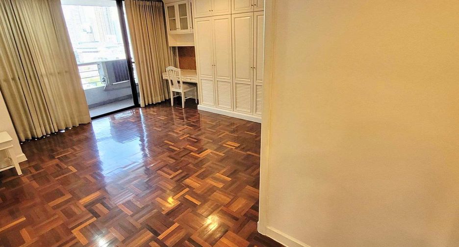 Condo en alquiler de 3 habitaciones en Watthana, Bangkok
