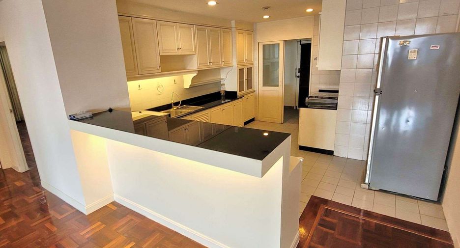 Condo en alquiler de 3 habitaciones en Watthana, Bangkok
