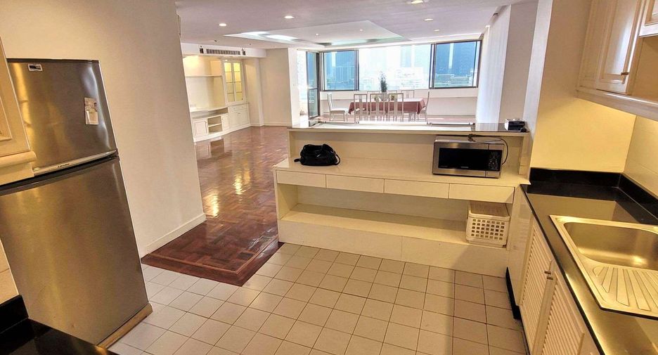 Condo en alquiler de 3 habitaciones en Watthana, Bangkok