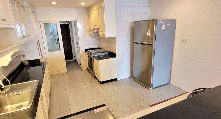 Condo en alquiler de 3 habitaciones en Watthana, Bangkok