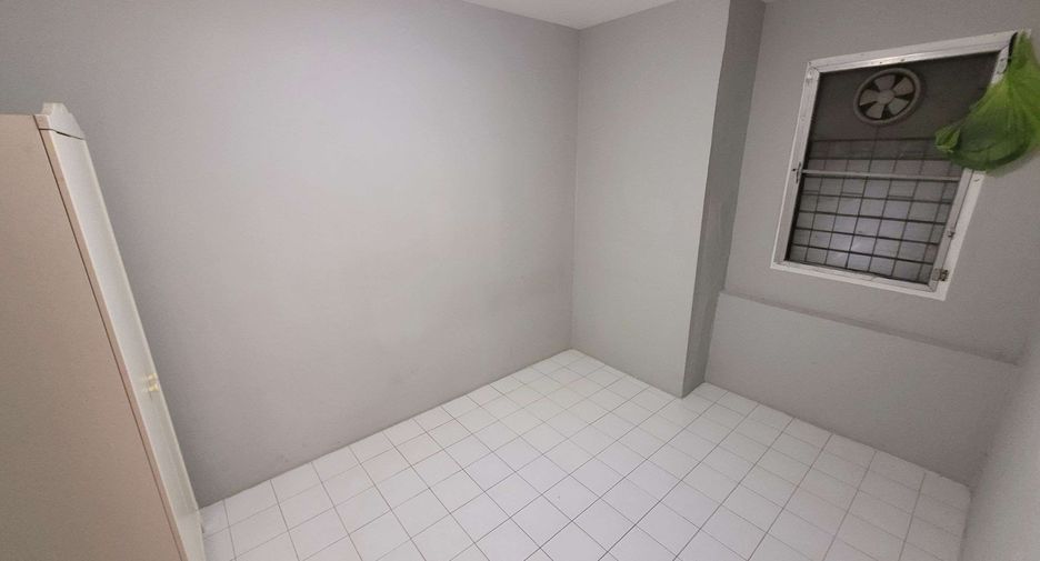 Wohnung zur Miete mit 3 Zimmer in Khlong Toei, Bangkok