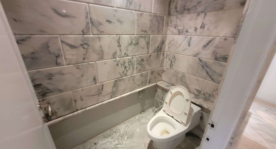 Wohnung zur Miete mit 3 Zimmer in Khlong Toei, Bangkok