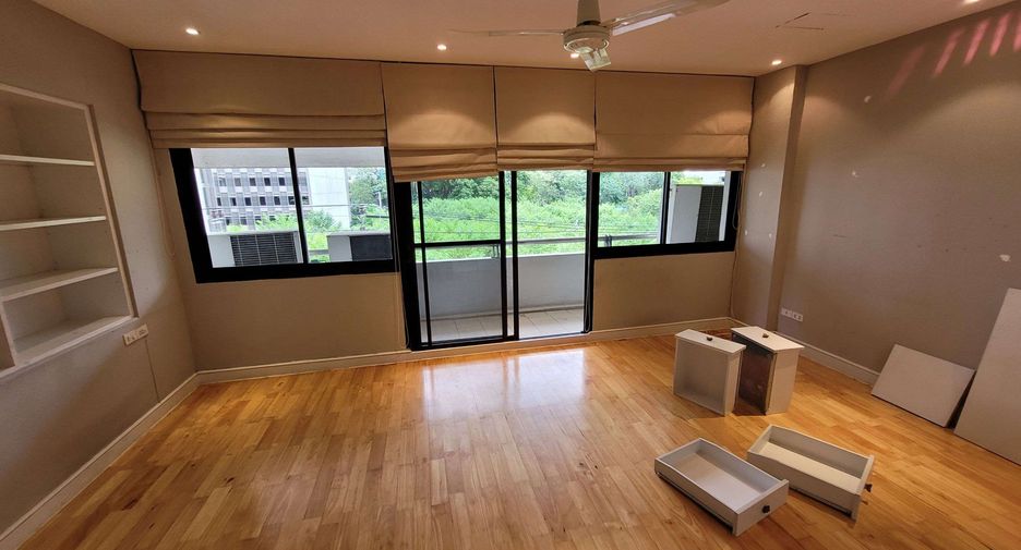 Wohnung zur Miete mit 3 Zimmer in Khlong Toei, Bangkok