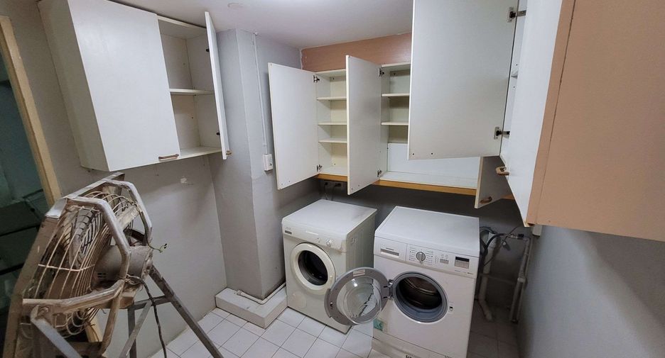 Wohnung zur Miete mit 3 Zimmer in Khlong Toei, Bangkok