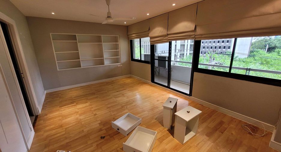 Wohnung zur Miete mit 3 Zimmer in Khlong Toei, Bangkok