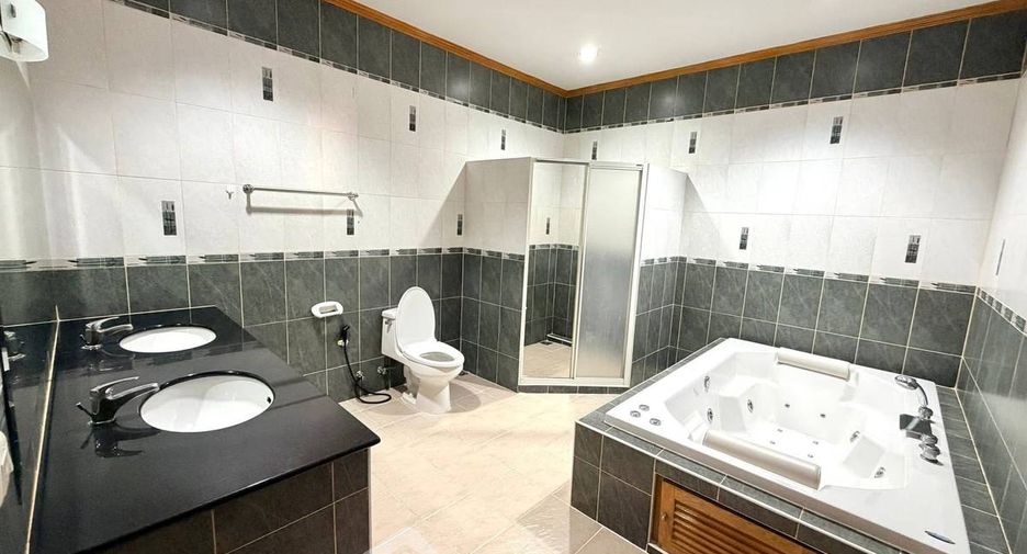 For rent and for sale 4 bedrooms house in East Pattaya, Pattaya