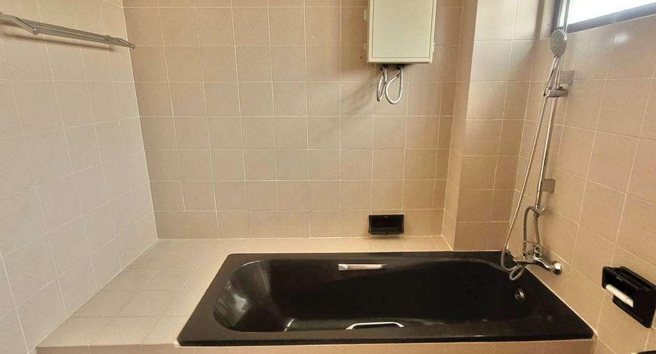 Condo en alquiler de 3 habitaciones en Watthana, Bangkok