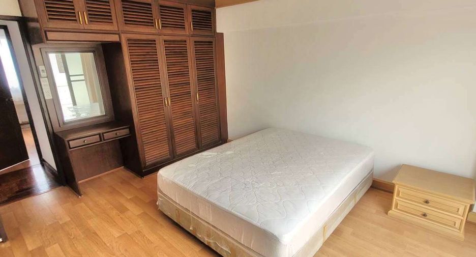 Condo en alquiler de 3 habitaciones en Watthana, Bangkok