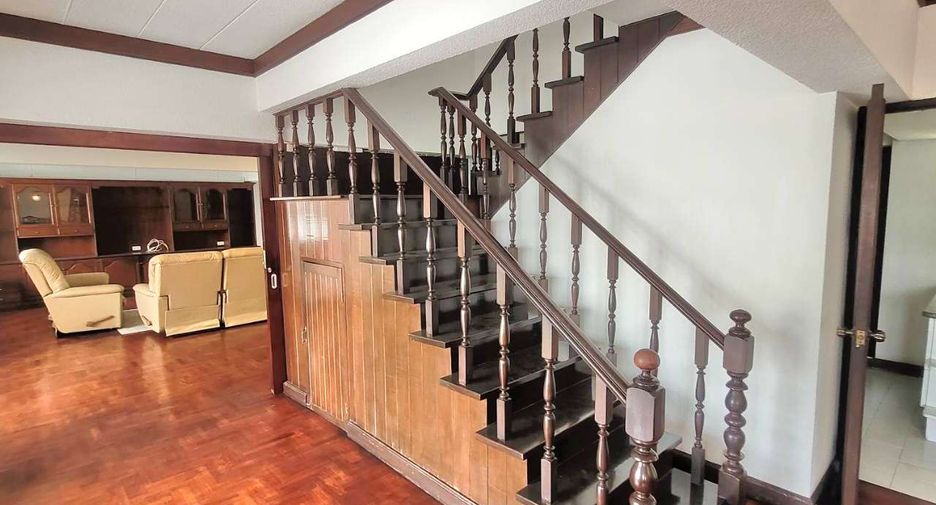 Condo en alquiler de 3 habitaciones en Watthana, Bangkok