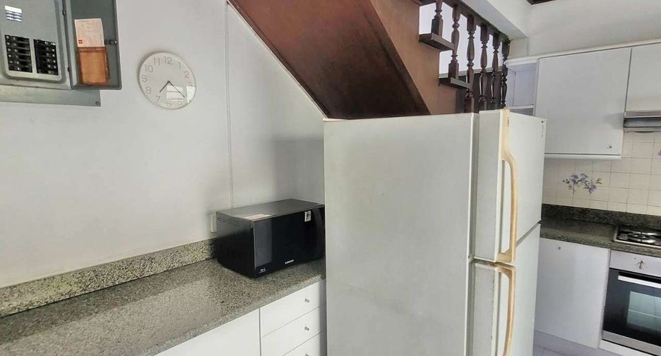 Condo en alquiler de 3 habitaciones en Watthana, Bangkok
