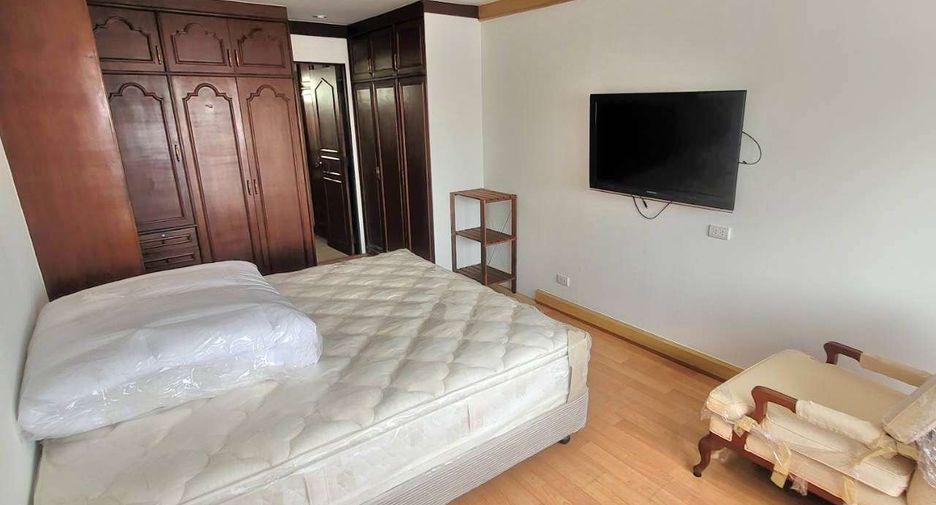 Condo en alquiler de 3 habitaciones en Watthana, Bangkok