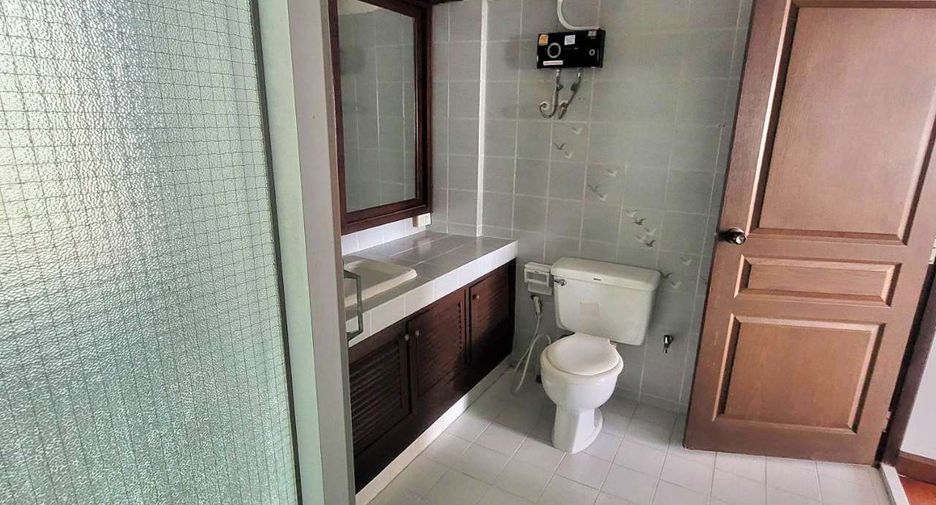 Condo en alquiler de 3 habitaciones en Watthana, Bangkok