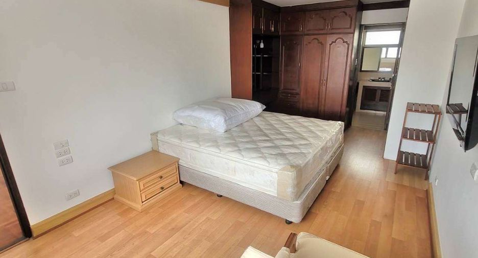 Condo en alquiler de 3 habitaciones en Watthana, Bangkok