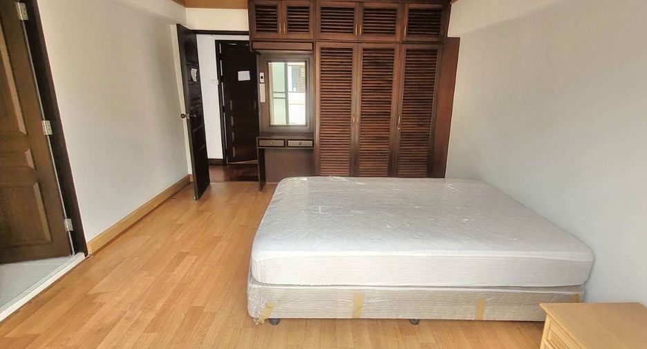 Condo en alquiler de 3 habitaciones en Watthana, Bangkok