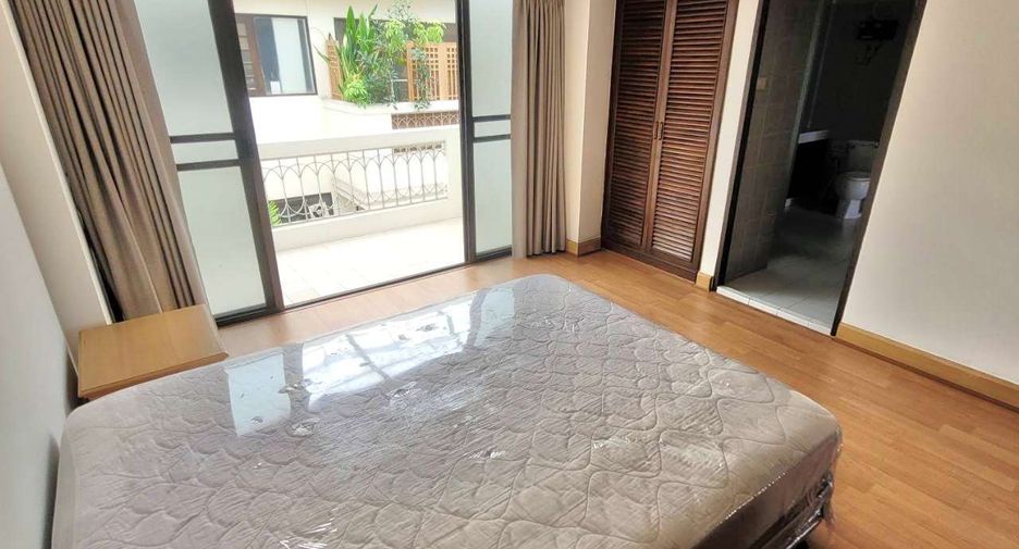 Condo en alquiler de 3 habitaciones en Watthana, Bangkok
