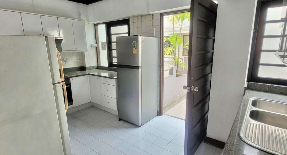 Condo en alquiler de 3 habitaciones en Watthana, Bangkok