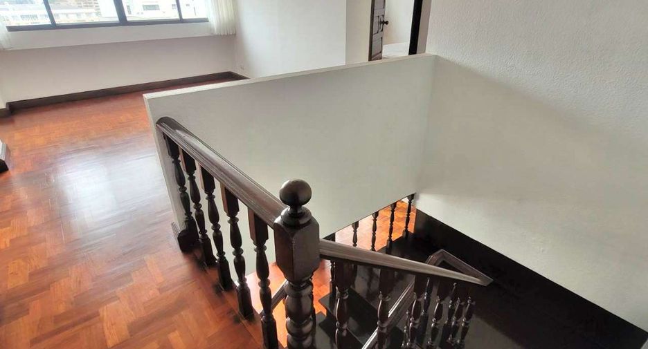 Condo en alquiler de 3 habitaciones en Watthana, Bangkok