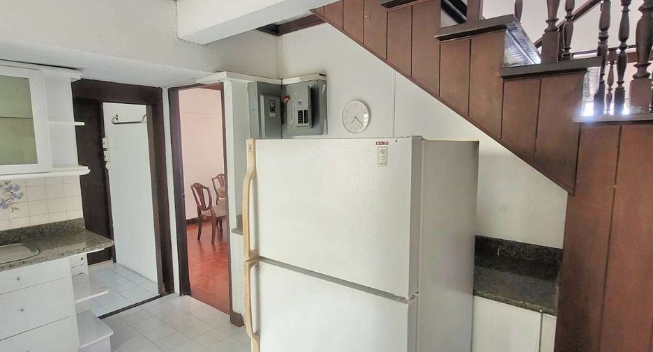 Condo en alquiler de 3 habitaciones en Watthana, Bangkok
