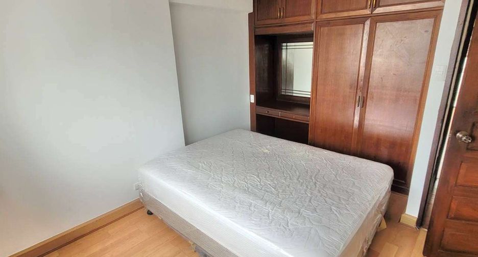 Condo en alquiler de 3 habitaciones en Watthana, Bangkok