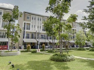 For sale 3 bedrooms townhouse in Bang Na, Bangkok