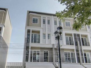 For sale 3 bedrooms townhouse in Bang Na, Bangkok