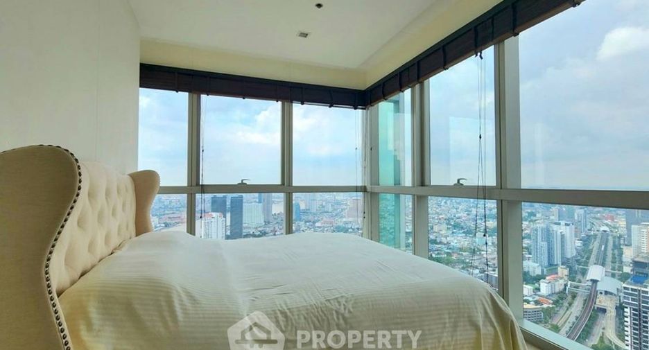 For sale 3 ベッドルーム condo in Sathon, Bangkok