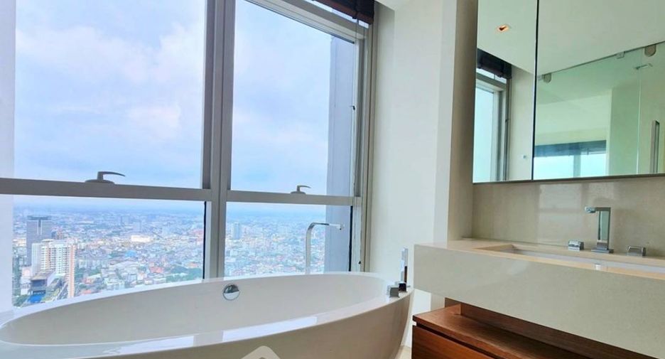 For sale 3 ベッドルーム condo in Sathon, Bangkok