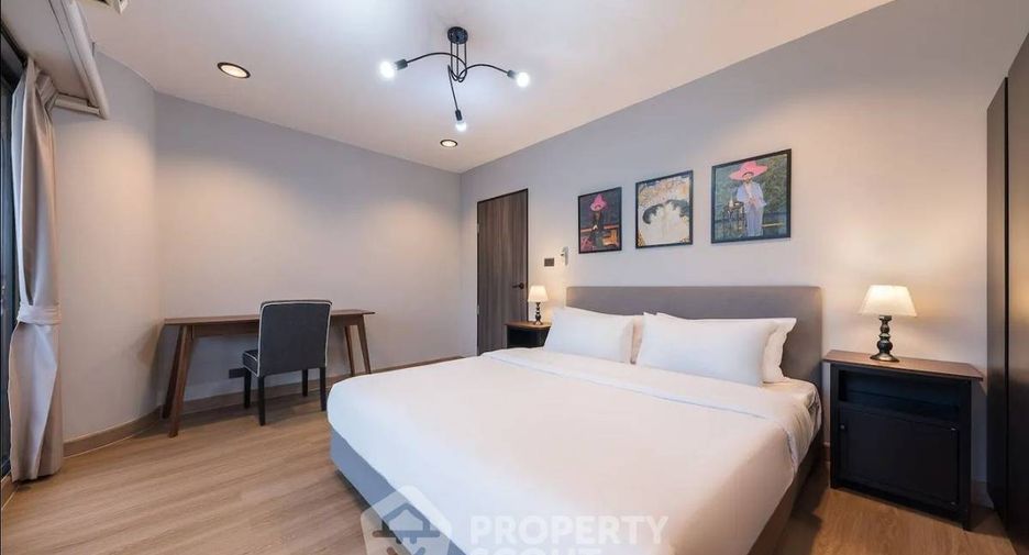 For rent 3 bedrooms condo in Bang Rak, Bangkok