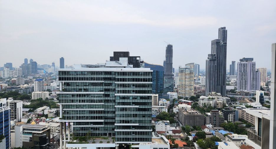 For rent and for sale 2 bedrooms condo in Watthana, Bangkok