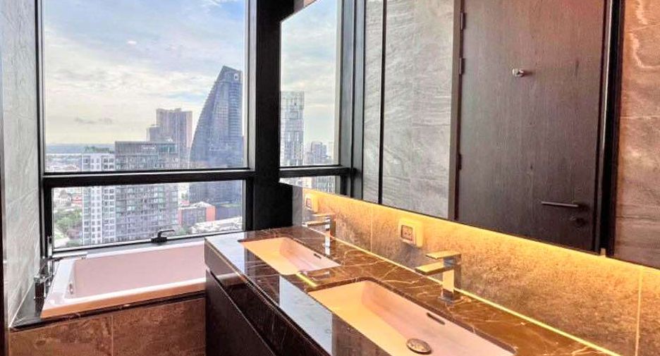 For rent 2 bedrooms condo in Khlong Toei, Bangkok
