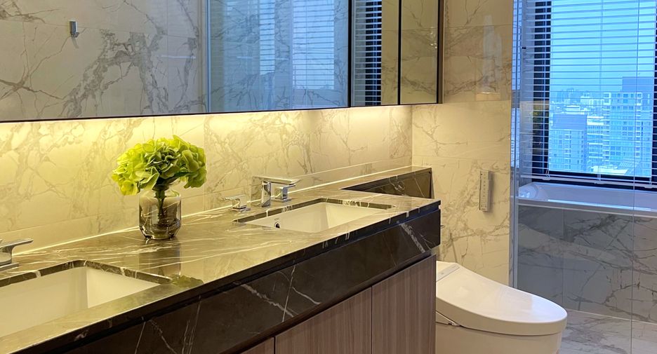 Condo en alquiler de 3 habitaciones en Khlong Toei, Bangkok