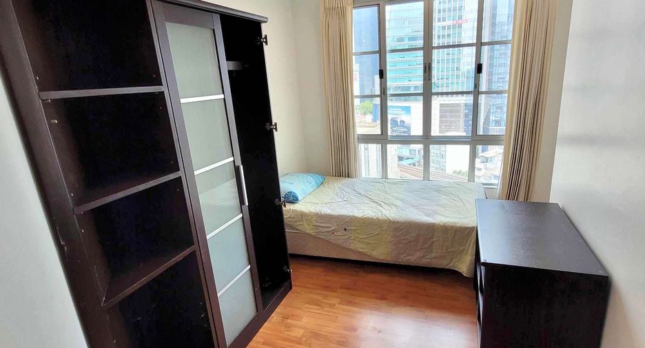 For rent 3 bedrooms condo in Khlong Toei, Bangkok