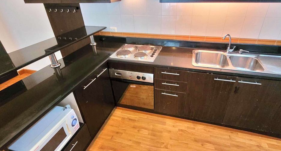For rent 3 bedrooms condo in Khlong Toei, Bangkok