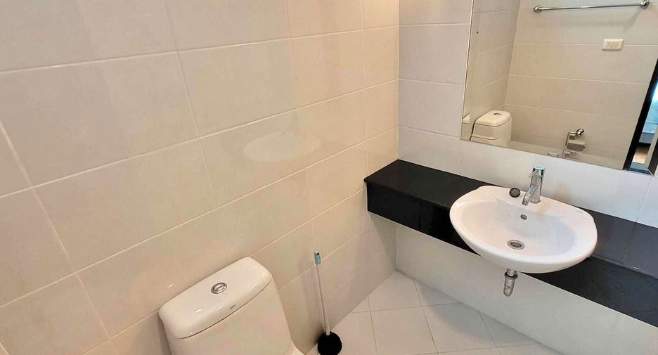 For rent 3 bedrooms condo in Khlong Toei, Bangkok