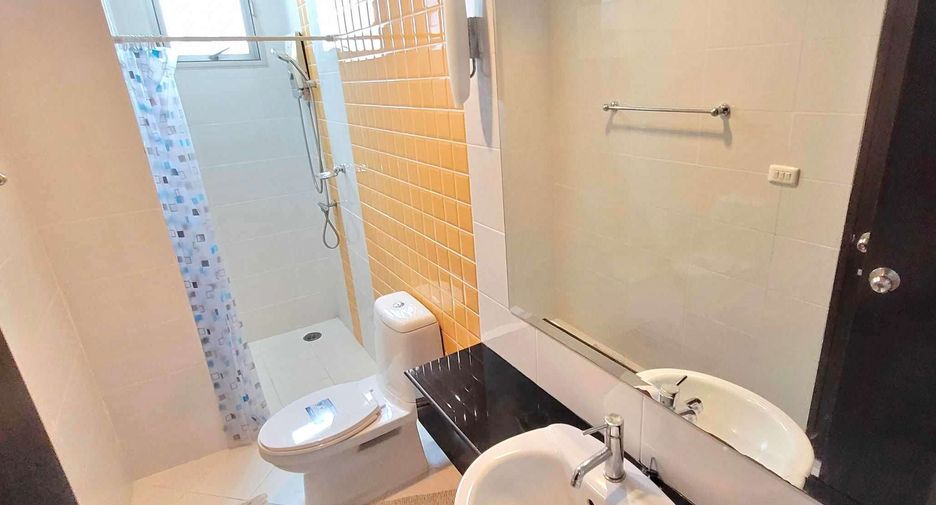 For rent 3 bedrooms condo in Khlong Toei, Bangkok